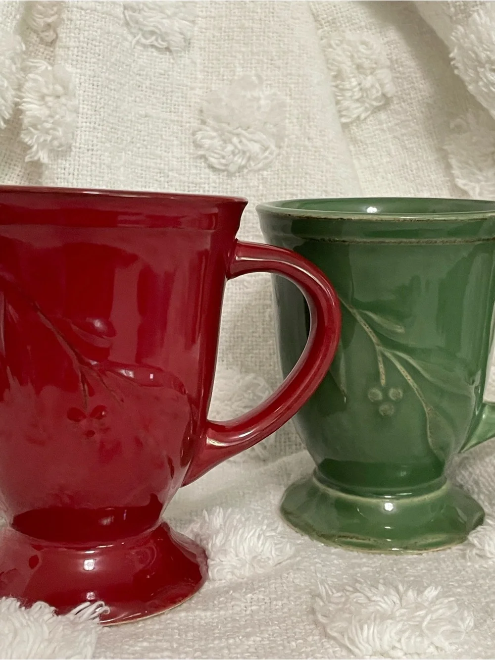 Vintage Bella Glazed Stoneware 4 1/2” Mugs by Debby Segura Red and Green